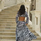 сукня ZEBRA з кільцем посередині.